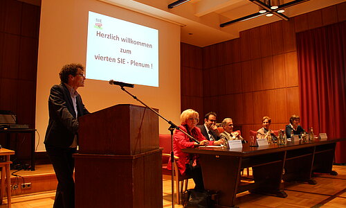 Viertes SIE-Plenum