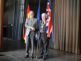 Bürgermeister Dr. Uwe Friedl und Bürgermeister Sean Keating bei der Abschlussveranstaltung Bürgermeister Dr. Uwe Friedl und Bürgermeister Sean Keating bei der Abschlussveranstaltung