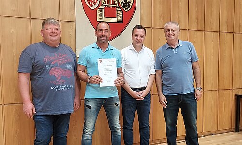 Marcus-Dieter Hoffmann (v.l), Mustafa Esenkar, Bürgermeister Sacha Reichelt und Waldemar Engel.