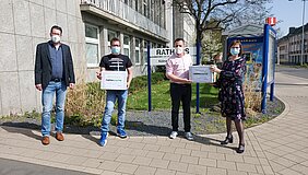 v.l.n.r. Winfried Rick, Sebastian Nußbaum, Bürgermeister Sacha Reichelt, Elodie Muenchhalfen v.l.n.r. Winfried Rick, Sebastian Nußbaum, Bürgermeister Sacha Reichelt, Elodie Muenchhalfen