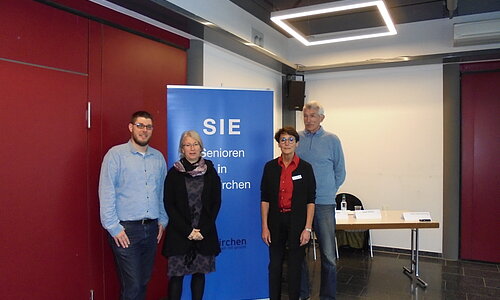 v.l.n.r.  Swen Weißer und Inge Garbes vom Zentralen Informationsbüro Pflege des Kreises Euskirchen und Marie-Theres Kastenholz und Hans-Werner Pütz von der Seniorenvertretung  SIE 