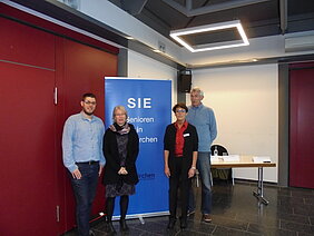 v.l.n.r. Swen Weißer und Inge Garbes vom Zentralen Informationsbüro Pflege des Kreises Euskirchen und Marie-Theres Kastenholz und Hans-Werner Pütz von der Seniorenvertretung SIE v.l.n.r. Swen Weißer und Inge Garbes vom Zentralen Informationsbüro Pflege des Kreises Euskirchen und Marie-Theres Kastenholz und Hans-Werner Pütz von der Seniorenvertretung SIE