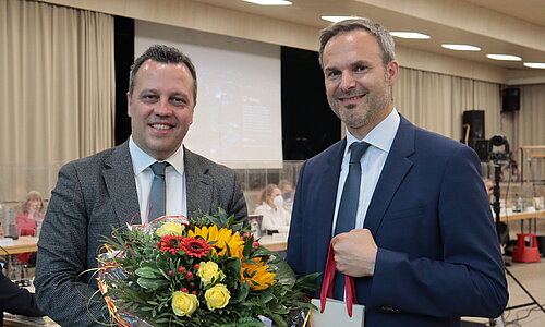 Bürgermeister Sacha Reichelt und der neue Technische Beigeordnete Wolfgang Honecker bei der Ratssitzung.