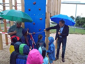 neues Spielgerät Dr.-Doetsch-Straße neues Spielgerät Spielplatz Dr.-Doetsch-Straße