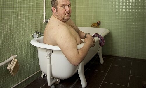 Dietmar Bär in der Badewanne