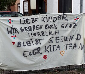 Grußbanner an der städtischen Kita Winkelpfad Grußbanner an der städtischen Kita Winkelpfad