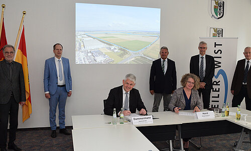Vertragsunterzeichnung im Weilerswister Rathaus zur PrimeSite Rhine Region, Foto: F. Scholl/Wochenspiegel