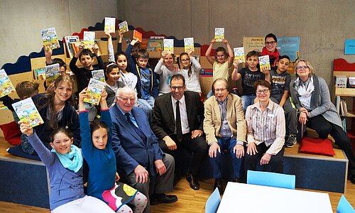 Übergabe Buchgeschenk 4L-Projekt Rotary-Club Euskirchen-Burgfey