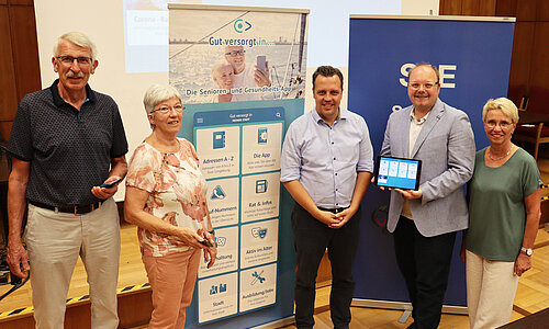 Die Senioren-App wird im Ratssaal vorgestellt. 
