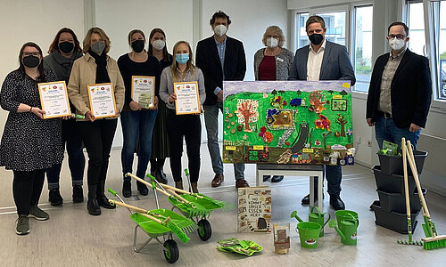 Die Siegerehrung mit Vertretern von Kreis und Stadt in der Euskirchener Kindertagesstätte.