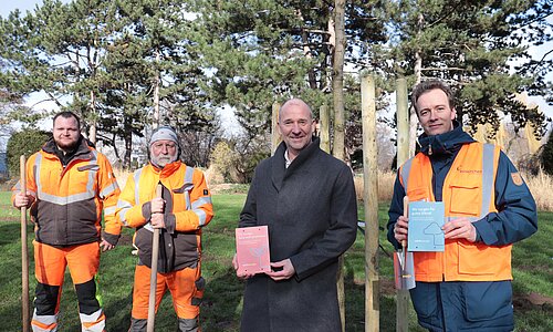 (v.l.n.r) Robin Mager und Aleksandar Konstantinovic (Stadt Euskirchen), Achim Diewald (Westenergie) und Simon Gammersbach (Stadt Euskirchen)
