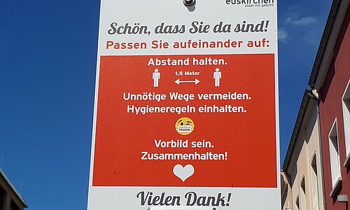 Schilder in der Fußgängerzone