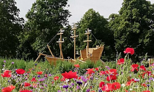 Das Spielschiff im Erftpark.