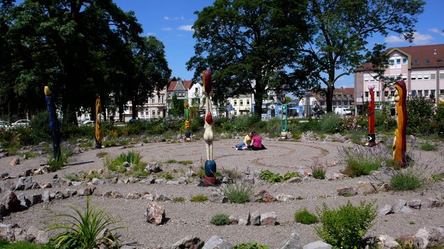 Skulpturen von Gesa Friede im Labyrinth